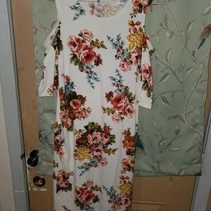 Very cute maternity dress. Wore once to baby showe